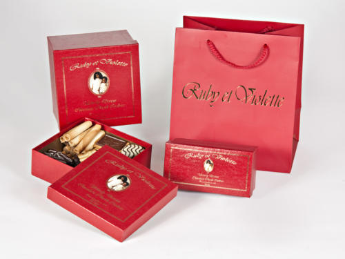 Ruby et Violette Chocolate Boxes and Bag Gift Set, Gift Set, Chocolates, Boxes, Hard Boxes, Gloss Bags, Custom Design, Custom Packaging, Packaging Personified, Red Boxes