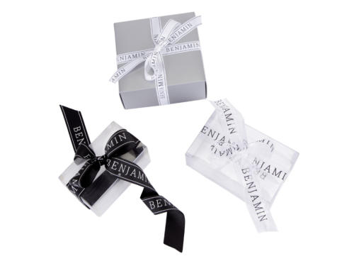 Benjamin_Ribbons_On_Boxes 3